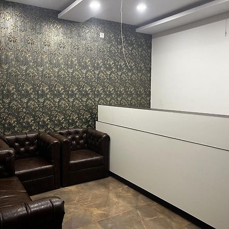 Roomquet Comfort Inn Аллахабад Экстерьер фото