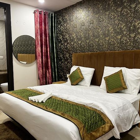 Roomquet Comfort Inn Аллахабад Экстерьер фото